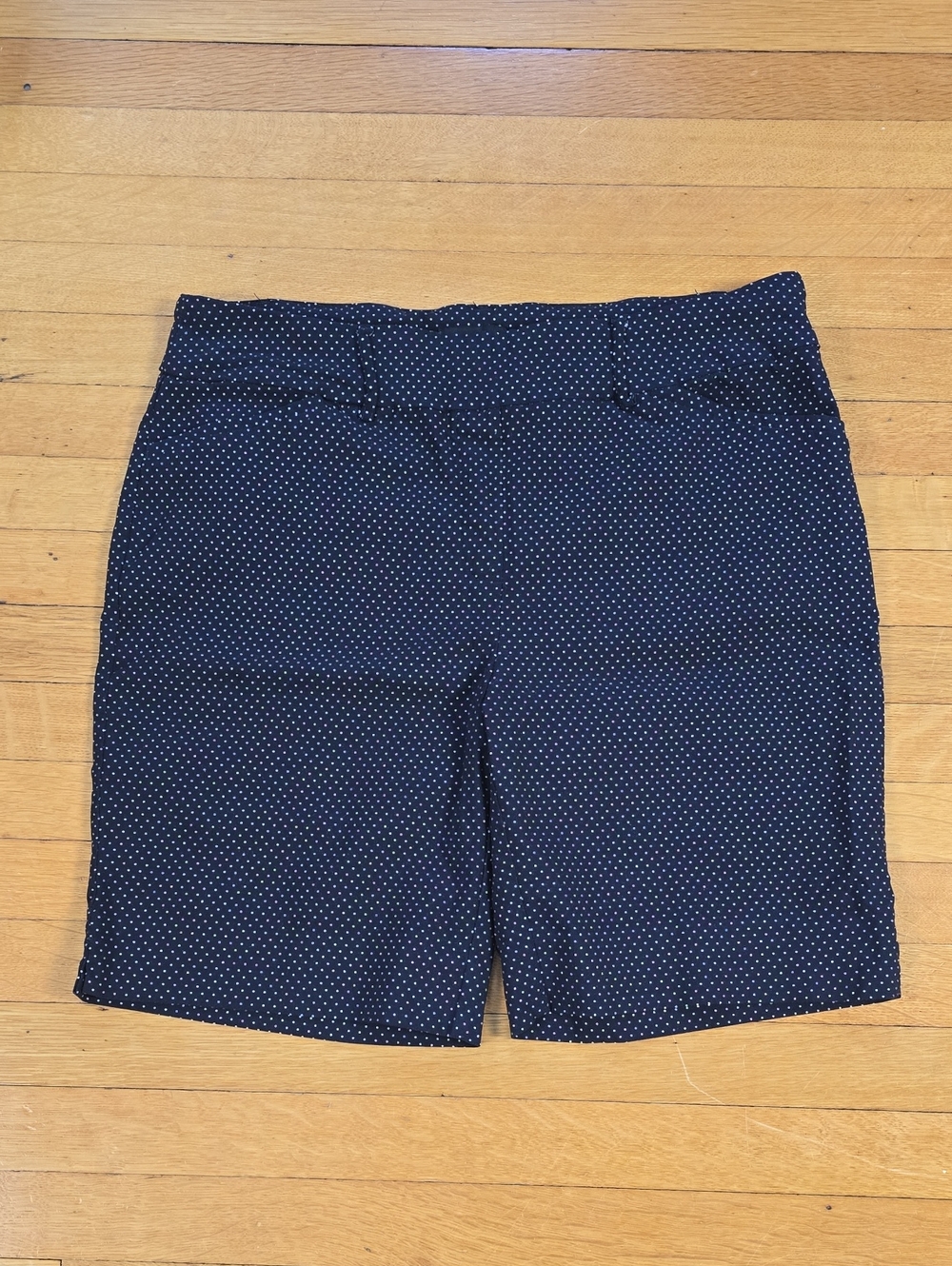 Hilary Radley Pull-On Stretch Bermuda Shorts Navy Polka Dot EUC Women's L